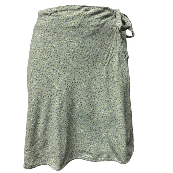 Brandy Melville Genevieve Wrap Mini Skirt Green Floral 
Size Small Medium - Picture 2 of 7